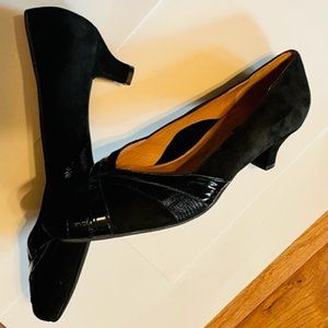 Suede and patent leather pumps